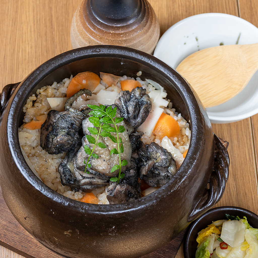 炭火のもも肉と土鍋で炊いたお米の相性抜群◎