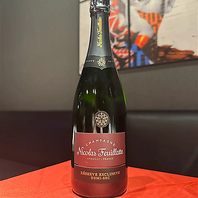 シャンパンから日本酒まで、こだわりの一杯を