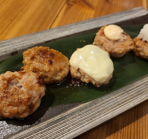 ジューシーふわふわ生から焼き上げる生つくねが人気の鷄専門店 鷄すき焼き、鶏白湯鍋