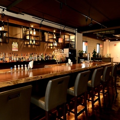 ゆったりとしたカウンター席！おひとりさまも大歓迎です◎