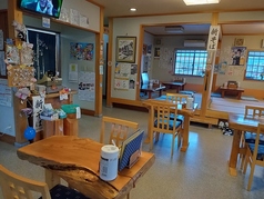 テーブル席、お座敷あります。