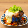 【定番からSNS映えまで！バラエティ豊富な絶品料理】王道の居酒屋メニューはもちろん、見た目も楽しいイマドキのトレンドメニューまで幅広く取り揃え！コスパ抜群の「食べ飲み放題」でのご利用はもちろん、お好きなものを自由に頼める単品注文も大歓迎です★ぜひお気に入りの味を見つけてみてください♪