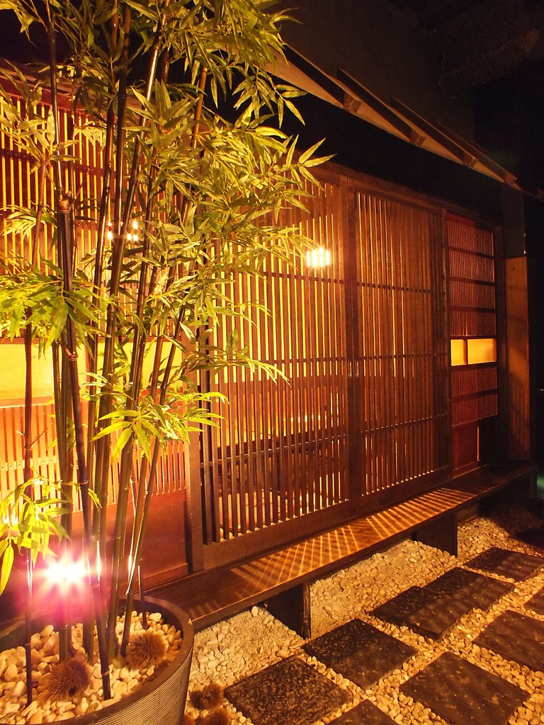 離れにある個室は8～12名様までOK！プライベート感たっぷりで周りを気にしないでいいのが嬉しい◎