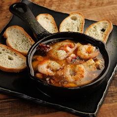 海鮮アヒージョ［バケット付］