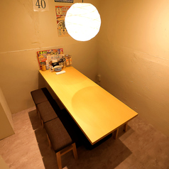 【鶏料理が美味しい居酒屋】ゆったりとお食事を楽しめる大人気の個室も完備しています。