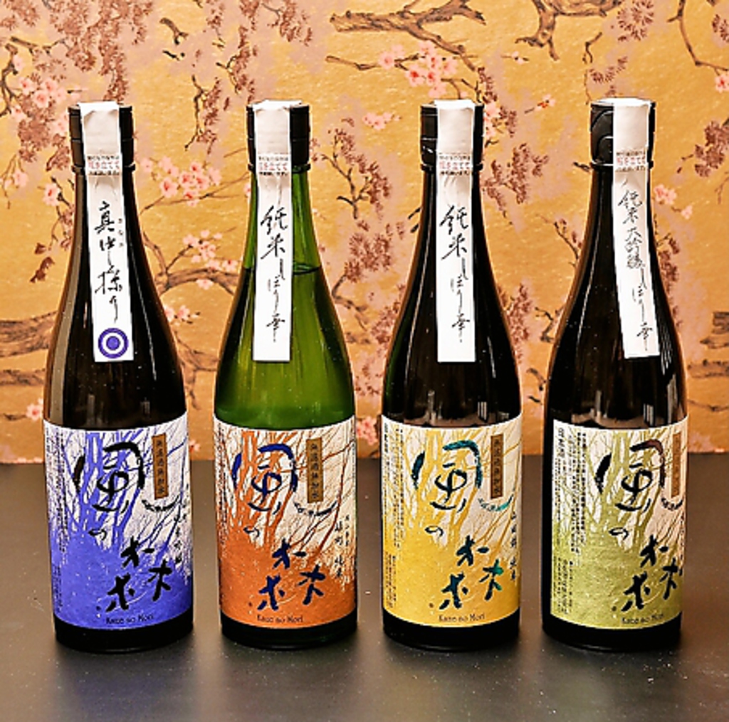 日本酒一例【５】常時50種程度日本酒を取り揃えておりますので飲み比べなど是非お楽しみ下さい。