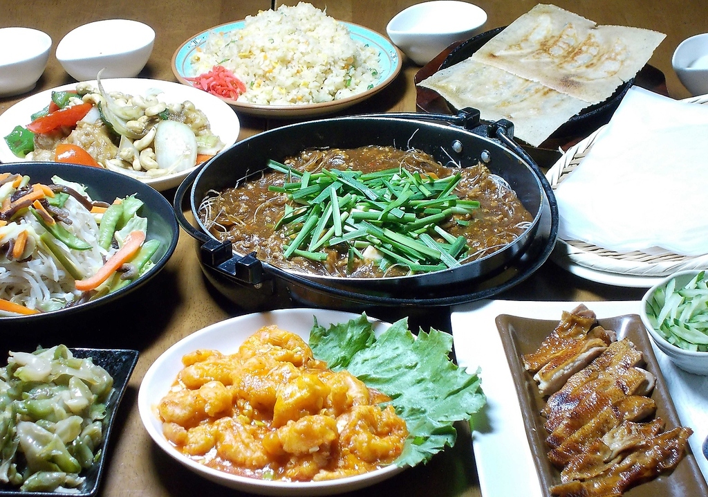 写真は飲み放題つき4500円北京ダックコースの1例