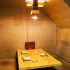 少人数の宴会やデートにも最適な個室空間をご用意。