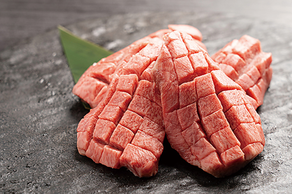 当店自慢の上質な山形牛や自家製牛タンをご賞味ください。