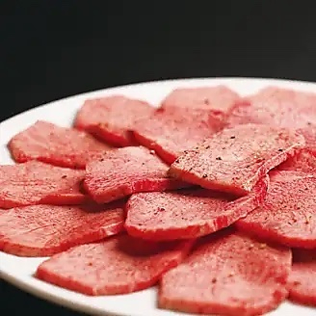 牛タン好きは必見♪上芯タン菊盛り♪一度食べたらやみつきになること間違いなし。