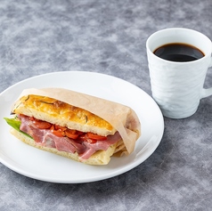 フォカッチャサンド　ローストビーフ