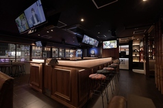 都会の喧騒を離れ、20名～60名様でバーを丸ごと独占。本格的なカクテルと充実のアミューズメントを、仲間内だけで心ゆくまで堪能できます。特別な記念日や大型のオフ会など、プライバシーを大切にしたいイベントにも最適な「大人の遊び場」です。