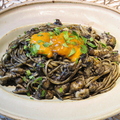料理メニュー写真 ヴェネツィア風　イカ墨のスパゲッティ