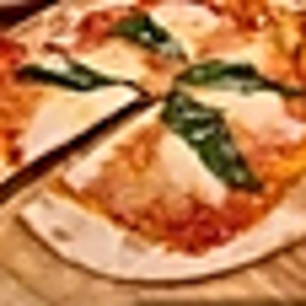 マルゲリータピザ968円(税込)生ハム968円(税込)などシェアしても盛り上がる本格イタリアンもご用意♪