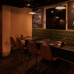 壁面はソファー席です♪