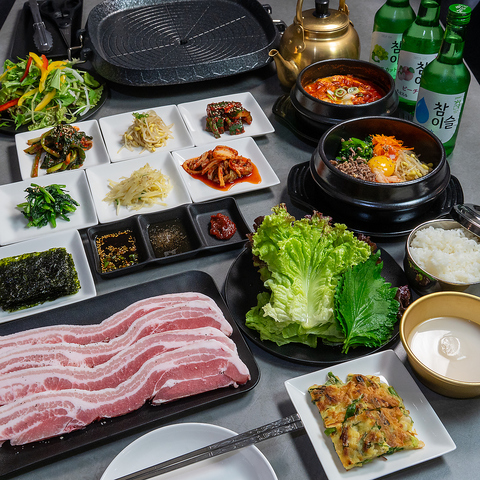サムギョプサル食べ放題を満喫！モダンな席はデートやご家族、会社宴会に最適です◎