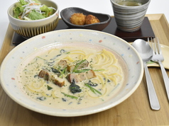 ベーコンとほうれん草クリームソーススパゲッテ（追加料金グラタンに変更可）の写真