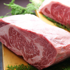 A4ランク以上のお肉を仕入れ、お店でカットしています。