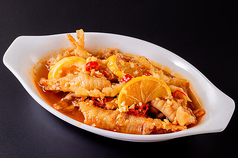 レモン風味の骨なし鶏足/油炸花生米