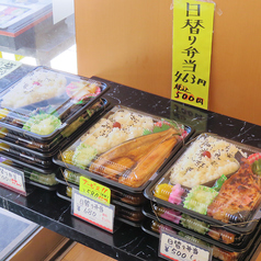 お惣菜、お弁当、定食も店にて調理！