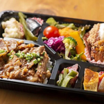 当店はテイクアウトやデリバリーにも対応しております。ご自宅などで当店自慢の料理をご堪能ください