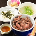 料理メニュー写真 牛タンカルビ塩焼き丼とろろごはんセット