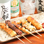 備長炭で国産鶏を丁寧に焼き上げた焼き鳥や串焼きを各種ご提供！もちろんお酒との相性も抜群です♪