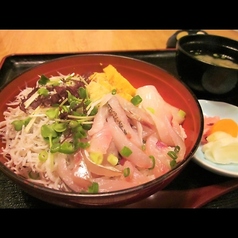 あじ・しらす丼定食（湘南しらすと新鮮なあじで一番人気の定食）