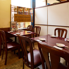 本厚木駅より徒歩1分の抜群のロケーションに位置する当店は落ち着いた雰囲気のお席を多数ご用意しております♪和モダンな雰囲気の店内は老若男女問わず、大好評を頂いております♪本厚木エリアでの飲み会や女子会、合コンなど様々なシーンにご利用下さいませ♪お得なクーポンもご用意しておりますのでクーポンページも必見