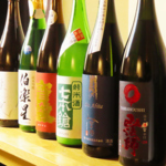 料理にぴったりのお酒を豊富にご用意！店主厳選の日本酒も充実。料理とお酒の相談もお気軽にどうぞ。