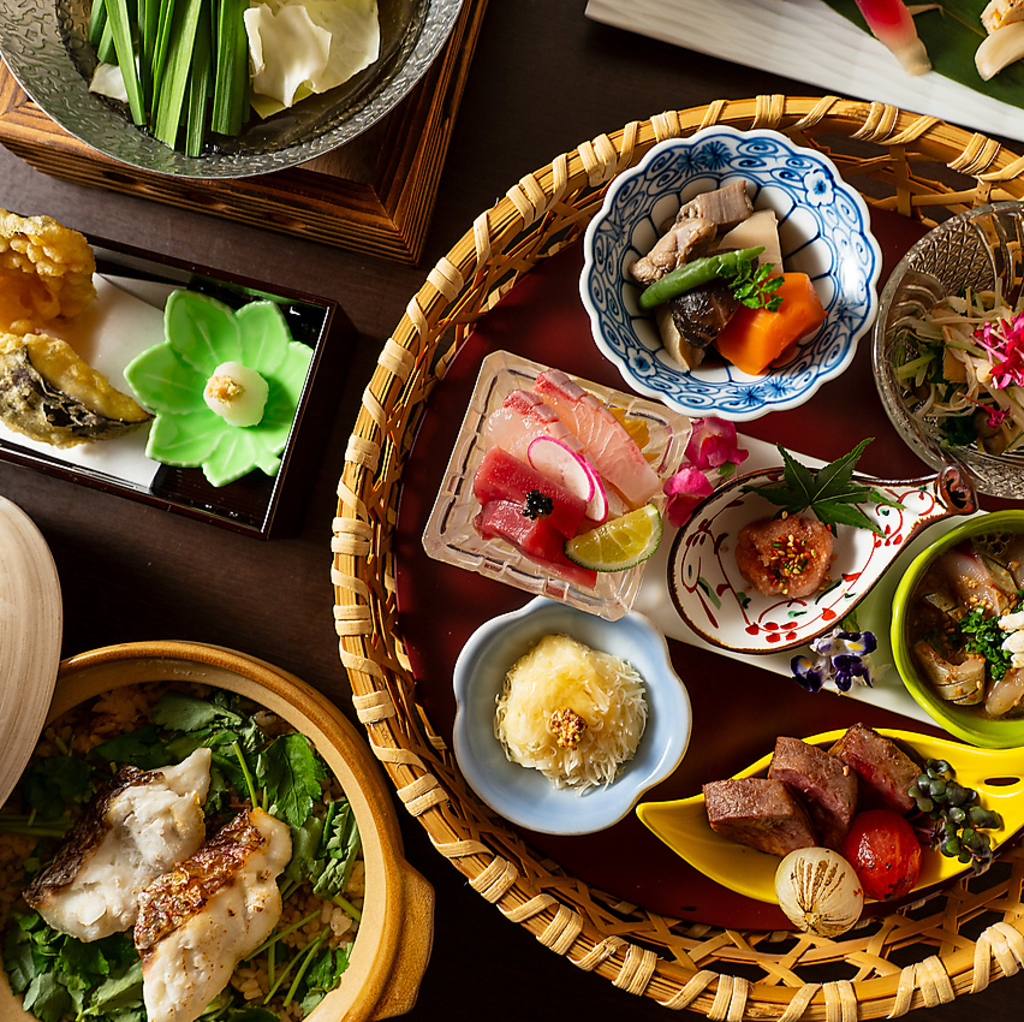 当店のランチは華かご御膳が堪能できます。