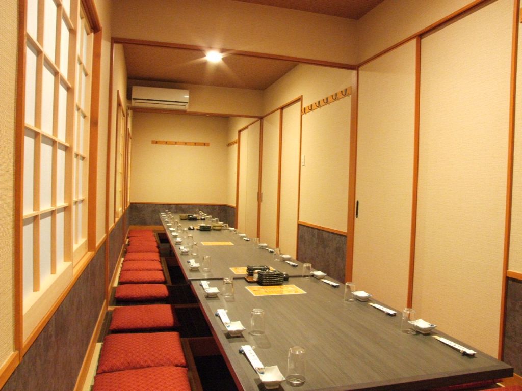 最大40名くらいまでの宴会可能。窮屈でない、ゆったりしたスペースが好評です。各種宴会にもぴったり