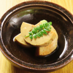 繊細な味わいの料理は見た目も鮮やか。季節の食材を活かし、日本食の良さを存分に感じられる料理です