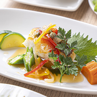 鮮魚や旬の地野菜をバランスよく取り入れたコース料理◎