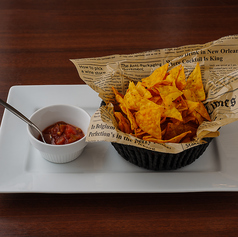 タコスチップス サルサソース添え