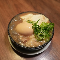 半熟卵のこぼれモツ煮込み