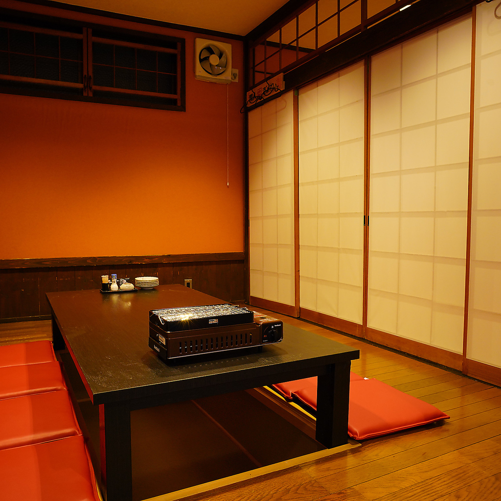 掘りごたつの完全個室を完備しております。