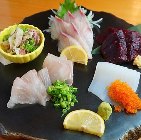 赤坂(福岡)駅より8分◆長浜直送の鮮魚と焼き鳥を、落ち着いた店内で楽しめる和食店