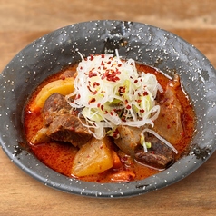 牛タンと根菜の旨辛チゲ
