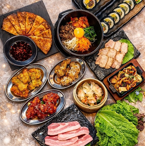 サムギョプサルやポッサムなど、本格韓国料理を味わえる◎料理に合うお酒もございます