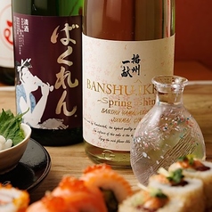 ハッピーアワーのサク飲みや会社宴会に超大人気◆厳選日本酒の肴に最適！具沢山で贅沢な海鮮ばくだんです◎の写真