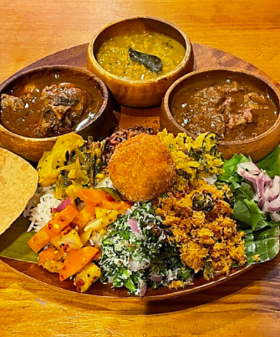 ワンプレートに盛り付ける、スリランカスタイルでお出ししています。