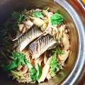 料理メニュー写真&nbsp;秋刀魚と黒舞茸の土鍋ご飯（一人前）