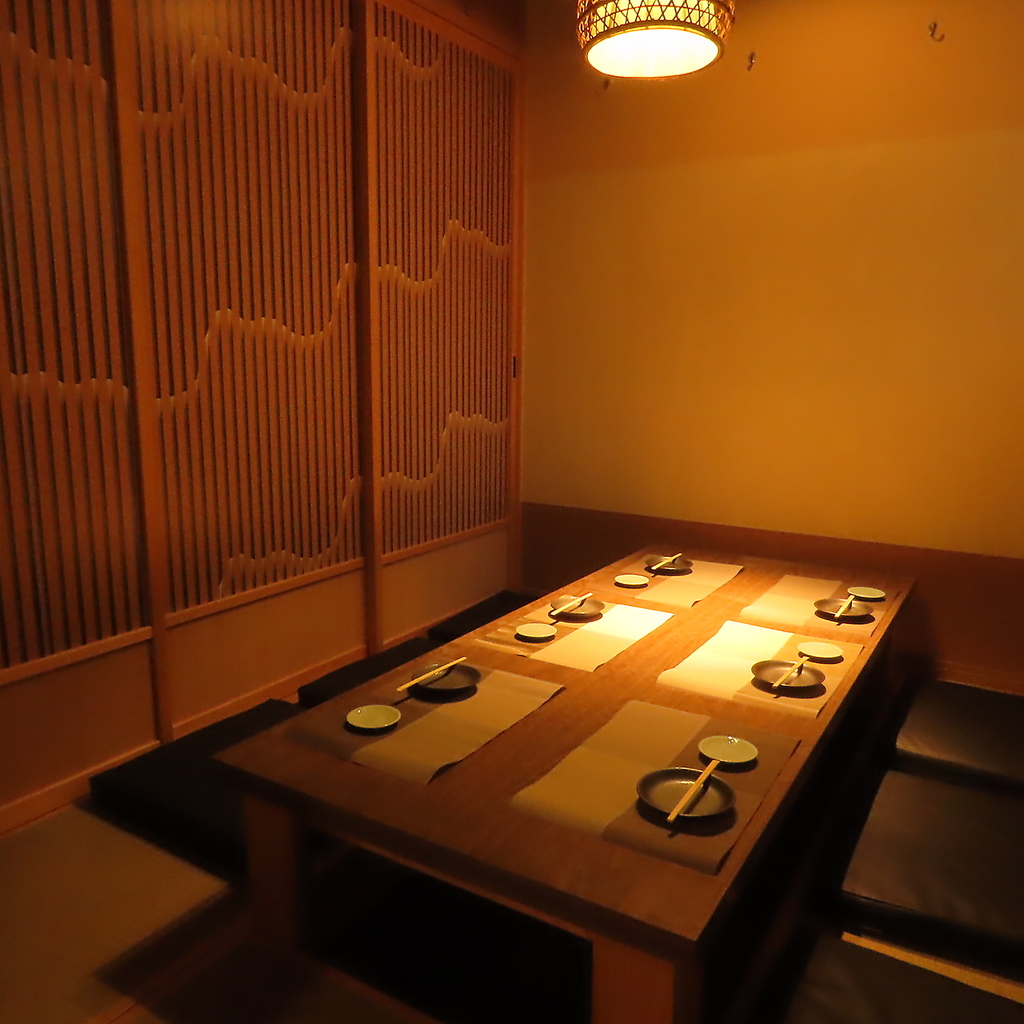 全席喫煙可能！完全個室の掘りごたつ♪日本酒50種飲み放題が人気です。