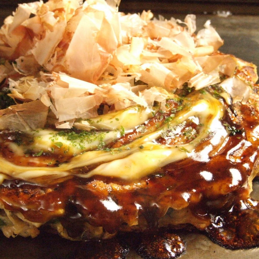 【食べ放題飲み放題ギャラリー】ちょっとこげたソースも美味しい♪ボリュームたっぷりお好み焼！