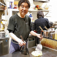 プロが作る本物のお好み焼きをご賞味ください！