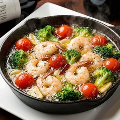 絶品アヒージョと「アヒージョ〆パスタ」の写真