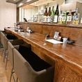 カウンターの座席は２つを繋げることができます！デートにもおすすめの座席です♪