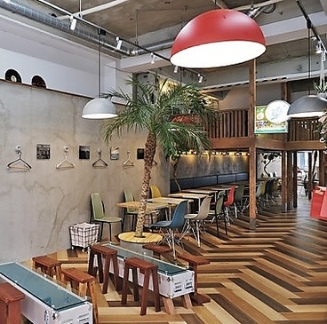 cafe TANNAL タンナル 福岡大名店の雰囲気1