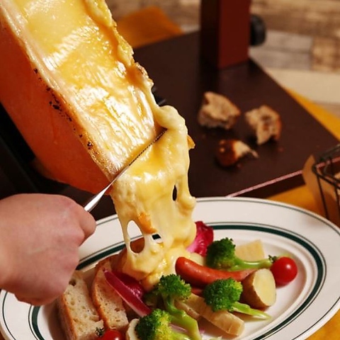 ☆炭火焼料理とラクレットチーズのビストロバル！飲み放題あり♪